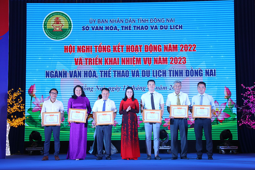 Đồng Nai khen thưởng cho các VĐV đạt thành tích xuất sắc tại Đại hội Thể thao toàn quốc lần 9